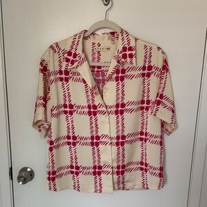 Never worn satin Uniqlo Cream Short-Sleeve Button-Down Shirt with pink detailing